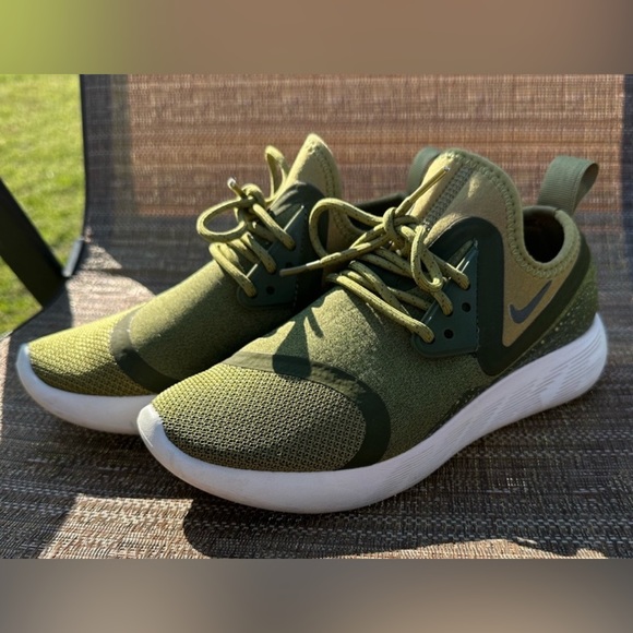 Nike Shoes - Women’s Nike size 6.5